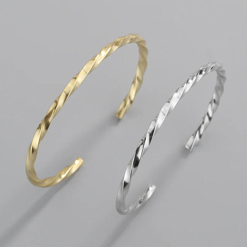 Leouerry 925 Sterling Silver 3mm Mobius Twisted Bangles Minimalist Open Cuff Bangles for Women 2020 New Fashionable Fine Jewelry
Leouerry 925 Sterling Silver 3mm Mobius Twisted Bangles Minimalist Open Cuff Bangles for Women 2020 New Fashionable Fine Jewelry