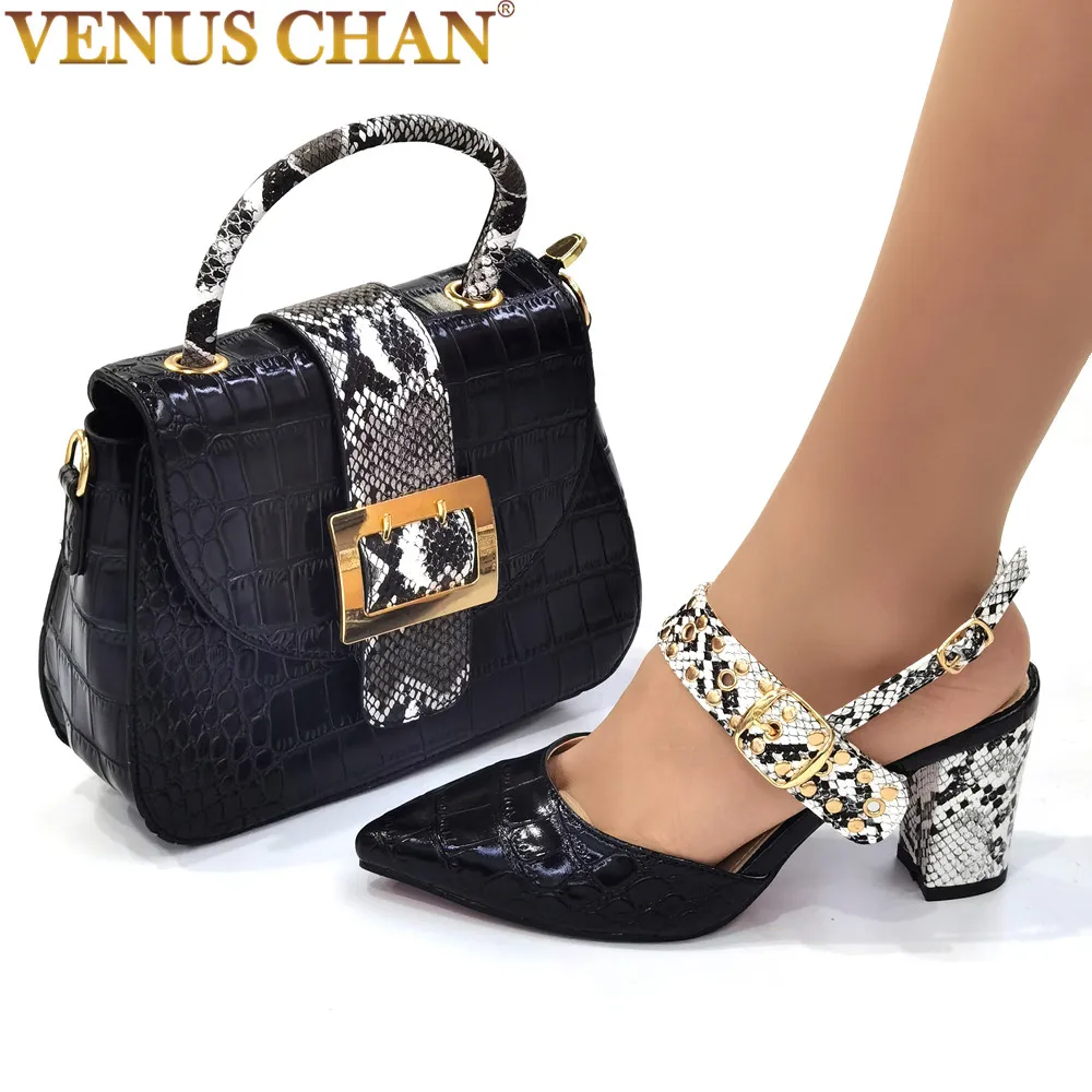 Italian Design black Color Patent leather Shoes and Bag For Party Nigerian Fashion Women Shoes and Bag Set
Italian Design black Color Patent leather Shoes and Bag For Party Nigerian Fashion Women Shoes and Bag Set