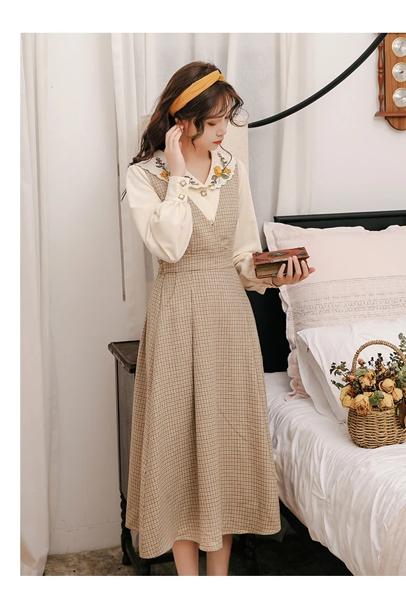 Vintage Women Full Sleeve Embroidery Schubert Roses Blouse Shirt Rice White Shirts 8905
Vintage Women Full Sleeve Embroidery Schubert Roses Blouse Shirt Rice White Shirts 8905