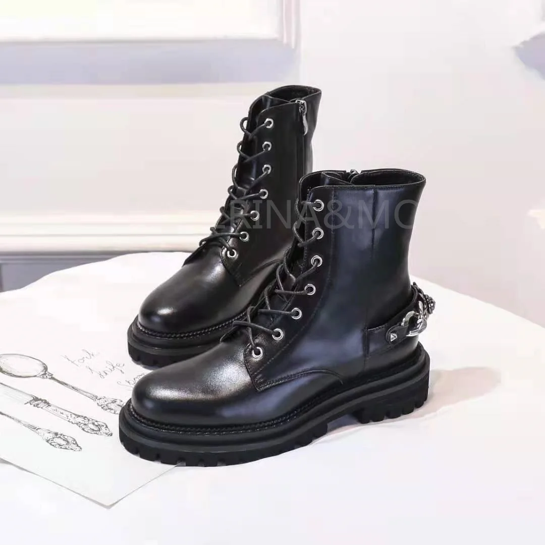 Luxury Brand New Autumn Winter Genuine Leather Metal Chain Lace Up Ankle Boots Fashion Platform Comfortable Motorcycle Boots
Luxury Brand New Autumn Winter Genuine Leather Metal Chain Lace Up Ankle Boots Fashion Platform Comfortable Motorcycle Boots