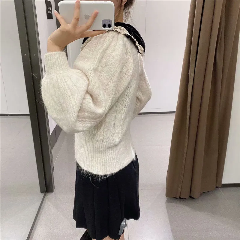 Ladies Long Sleeve Lapel Collar Knitted Sweater 2021 New Fashion Velvet Bow Knitted Top Women Autumn Streetwear Pullover
Ladies Long Sleeve Lapel Collar Knitted Sweater 2021 New Fashion Velvet Bow Knitted Top Women Autumn Streetwear Pullover