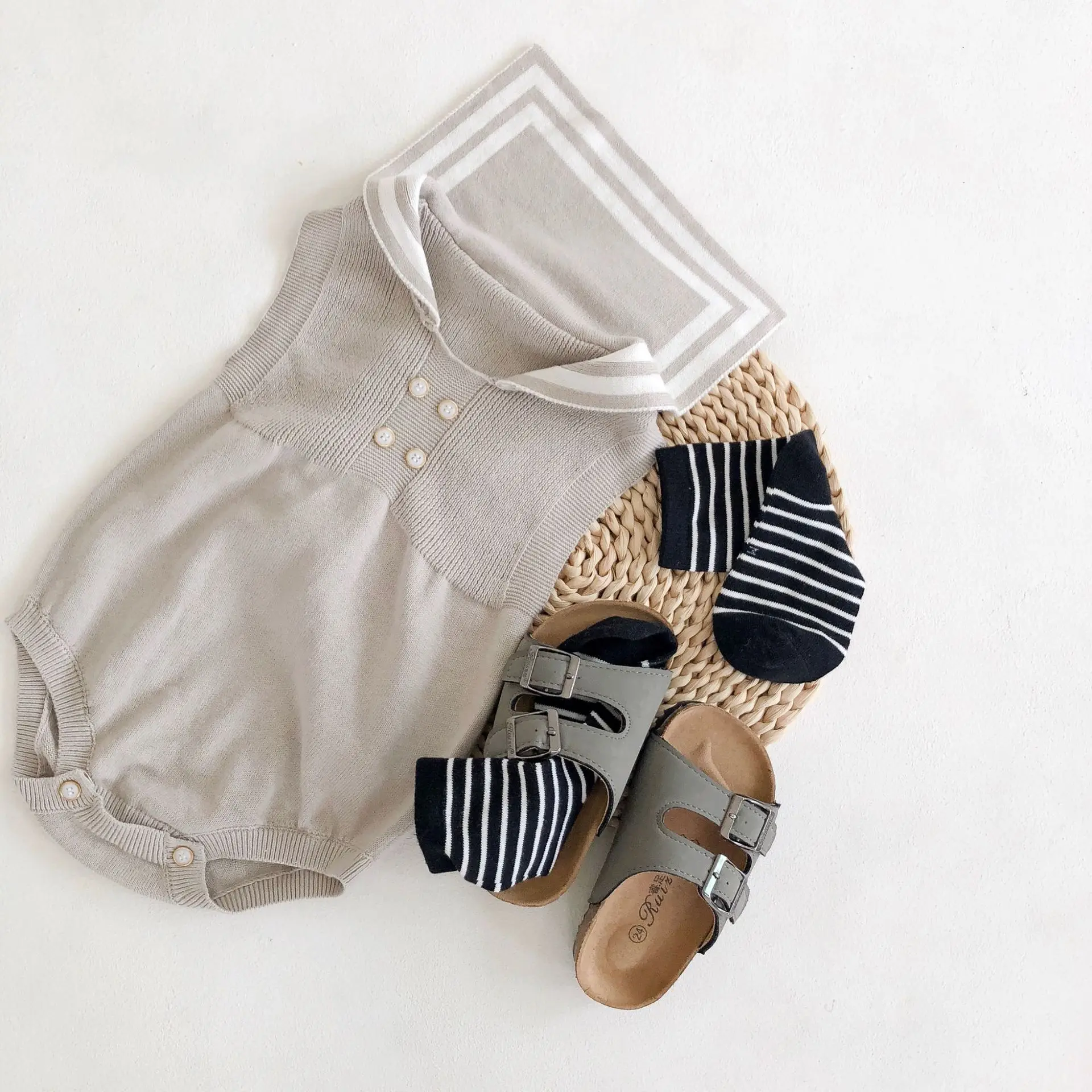 Newborn Baby Boy Girl Jumpsuit Solid Button Sleeveless Bodysuit Outfits Knitted Summer Clothes
Newborn Baby Boy Girl Jumpsuit Solid Button Sleeveless Bodysuit Outfits Knitted Summer Clothes