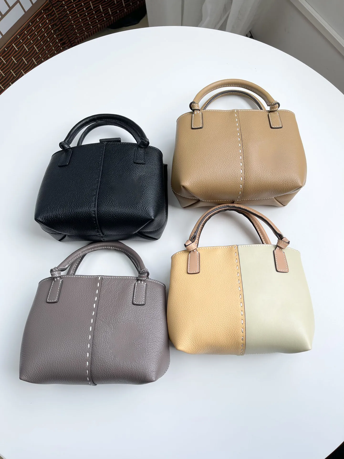 Torybur brand women soft genuine leather Hand-held diagonal bag for High-quality mini lady bag 
Torybur brand women soft genuine leather Hand-held diagonal bag for High-quality mini lady bag