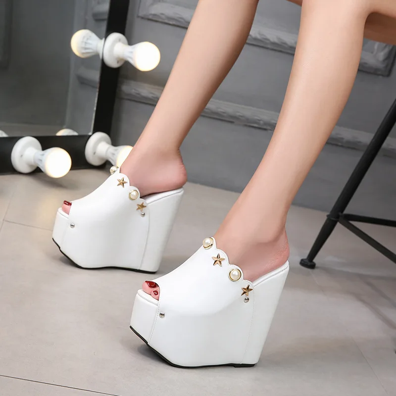 Универсальные тапочки на танкетке Стразы, модель 2020 года, женские туфли на каблуке 16 см 
Универсальные тапочки на танкетке Стразы, модель 2020 года, женские туфли на каблуке 16 см