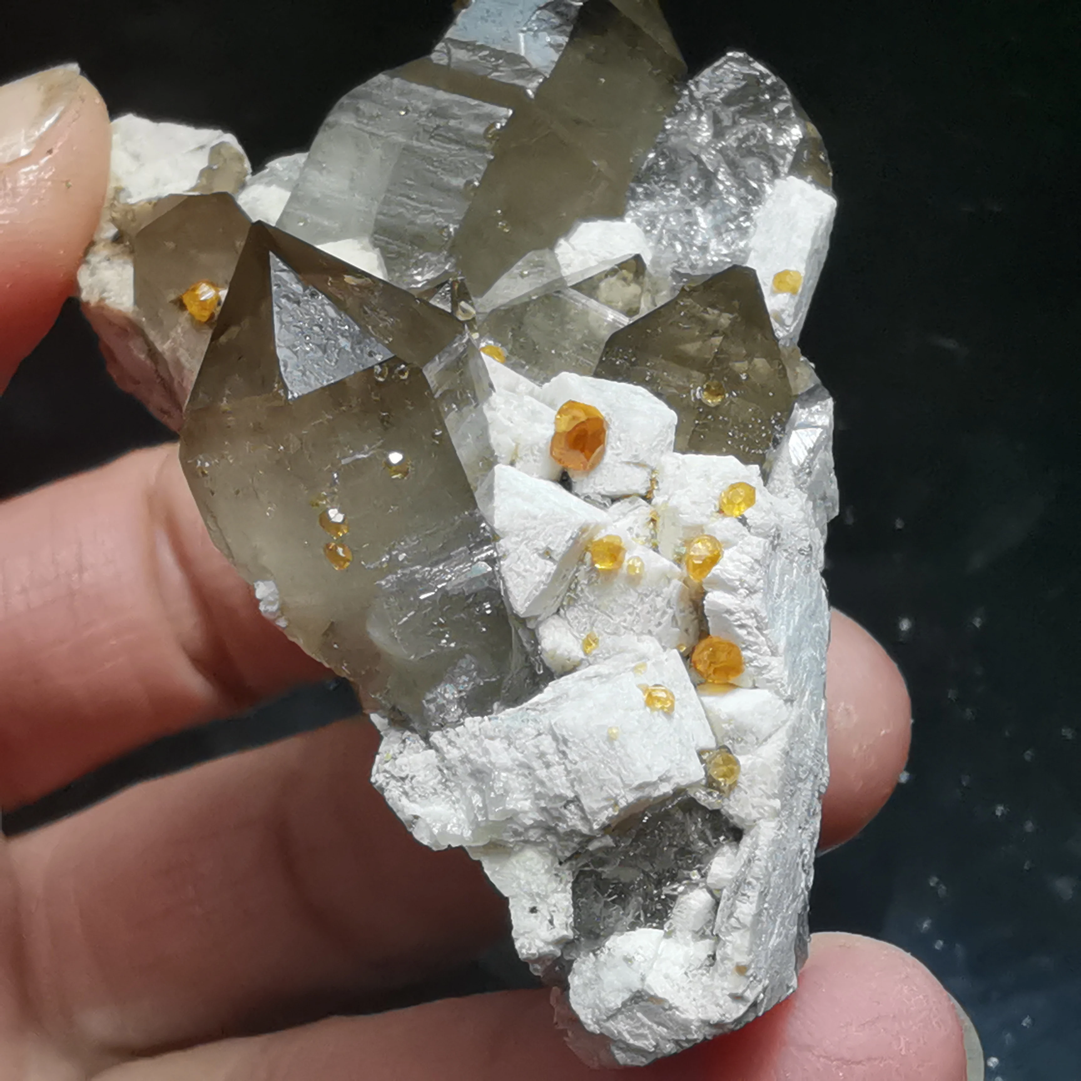 75.9gNatural rare garnet and tea body Crystal Tower symbiotic mineral specimen healing energy furniture decoration QUARTZ GEM
75.9gNatural rare garnet and tea body Crystal Tower symbiotic mineral specimen healing energy furniture decoration QUARTZ GEM