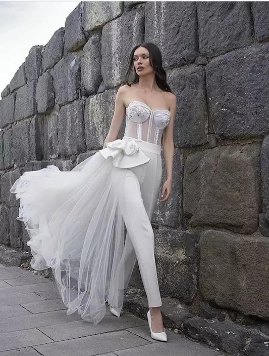 2021 White Jumpsuits Wedding Dresses Casual Ruched Beads Bride Outdoor Formal Gowns Sexy Strapless Sweetheart Elopement Dress
2021 White Jumpsuits Wedding Dresses Casual Ruched Beads Bride Outdoor Formal Gowns Sexy Strapless Sweetheart Elopement Dress