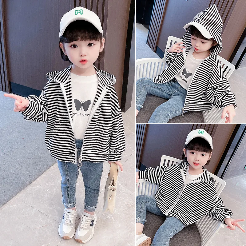 Детская весенне-осенняя новая куртка Корейская черно-белая полосатая Толстовка 2021 куртка с длинным рукавом для маленьких девочек 
Детская весенне-осенняя новая куртка Корейская черно-белая полосатая Толстовка 2021 куртка с длинным рукавом для маленьких девочек