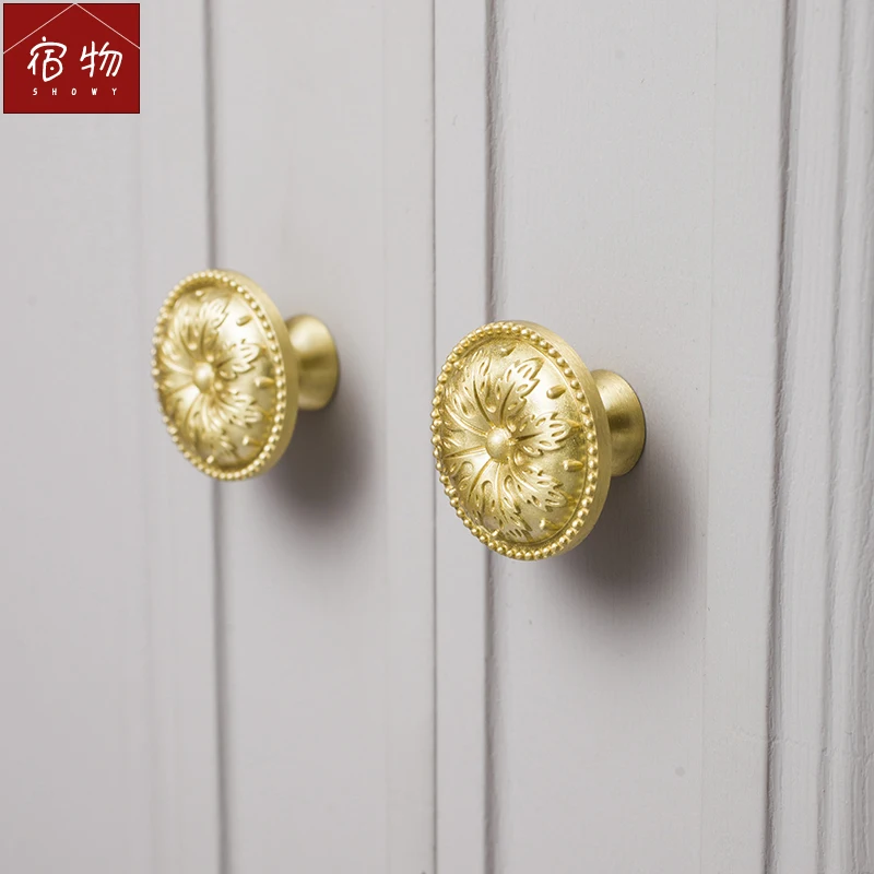 Brass European Handle British LuxuryClassic Cabinet Wardrobe Door Drawer Furniture Handle Drawer Pulls Handles for Furniture
Brass European Handle British LuxuryClassic Cabinet Wardrobe Door Drawer Furniture Handle Drawer Pulls Handles for Furniture