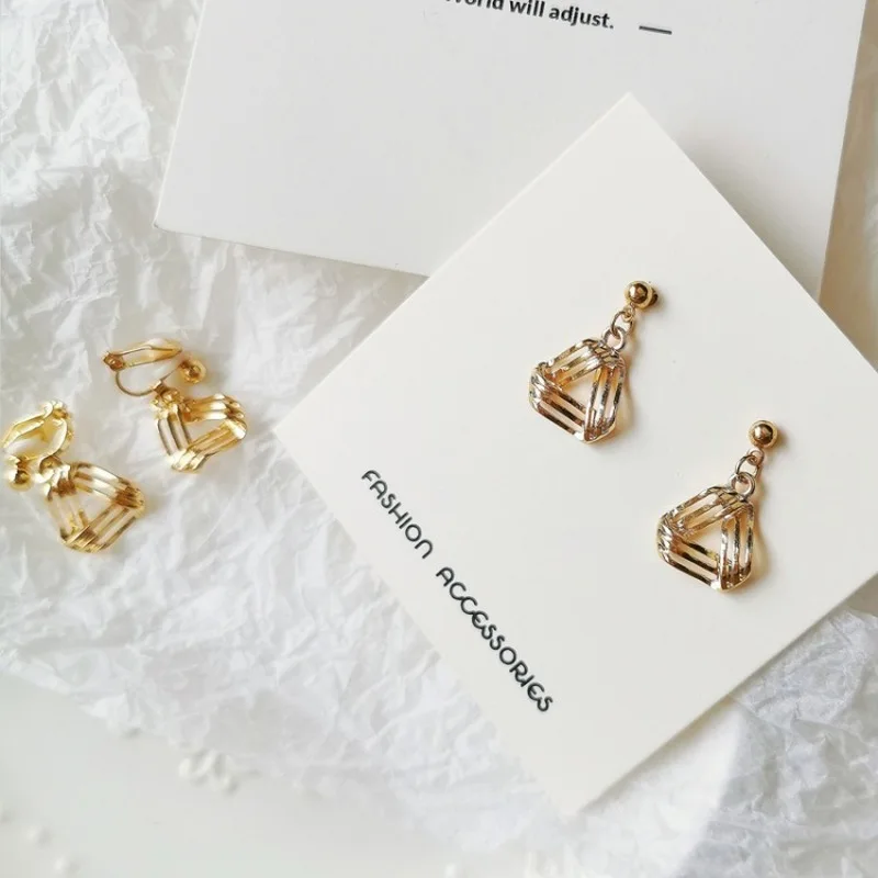 Minimalist Personality Metal Texture Triangle Clip Earrings Japanese Korean Fashion Simple Girl Women's Accessories Jewelry
Minimalist Personality Metal Texture Triangle Clip Earrings Japanese Korean Fashion Simple Girl Women's Accessories Jewelry