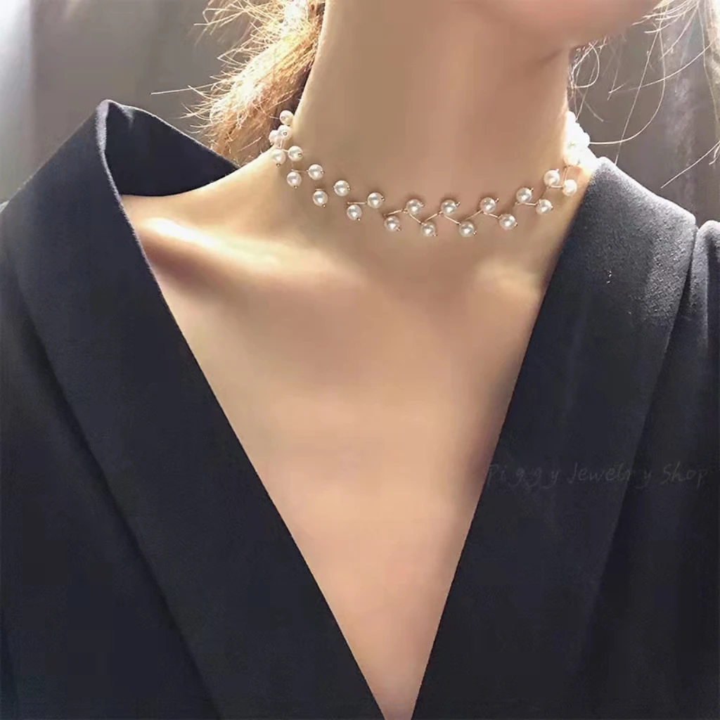 Fashion retro imitation pearl short necklace design white black simple and elegant charm ladies party neckband accessories
Fashion retro imitation pearl short necklace design white black simple and elegant charm ladies party neckband accessories