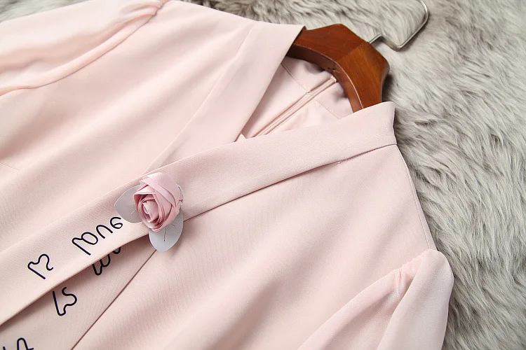 European and American women's clothing new 2021 spring Flower tie with long sleeves Fashion pink pleated dress
European and American women's clothing new 2021 spring Flower tie with long sleeves Fashion pink pleated dress