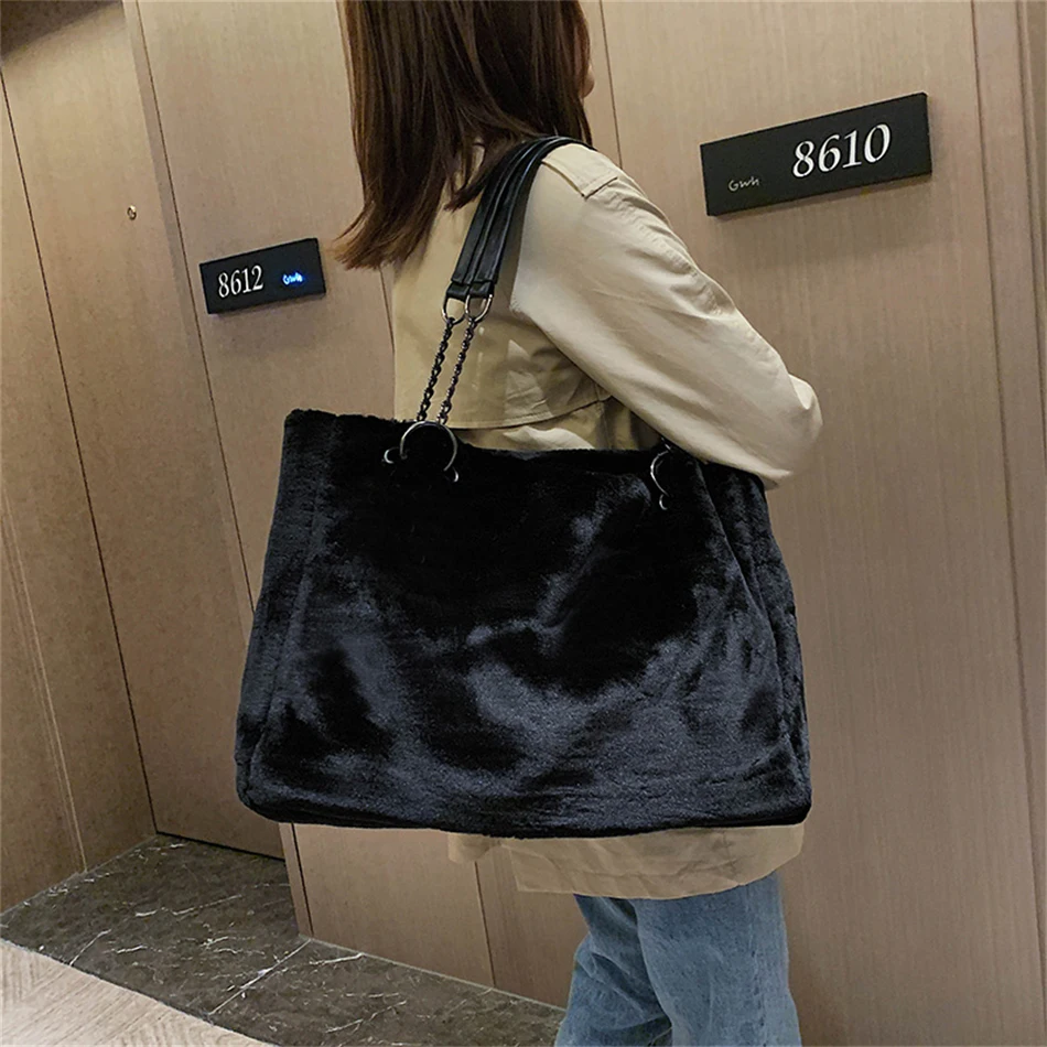 Faux Fur Women Shoulder Bag Casual Plush Lady Tote Handbag Fashion Chain Larger Capacity Shopping Bag Travel Purse Female
Faux Fur Women Shoulder Bag Casual Plush Lady Tote Handbag Fashion Chain Larger Capacity Shopping Bag Travel Purse Female