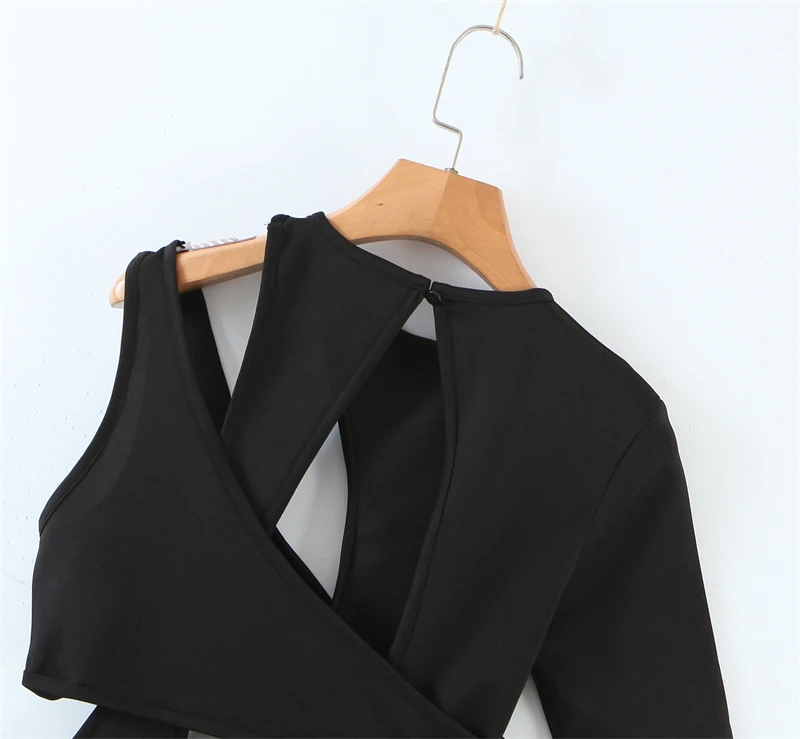 2021 Summer New Chic One-Sleeve Design Hollow Sexy Bodycon Solid Color Elasticity Knitted Women Dress Female Fashion Vestido
2021 Summer New Chic One-Sleeve Design Hollow Sexy Bodycon Solid Color Elasticity Knitted Women Dress Female Fashion Vestido