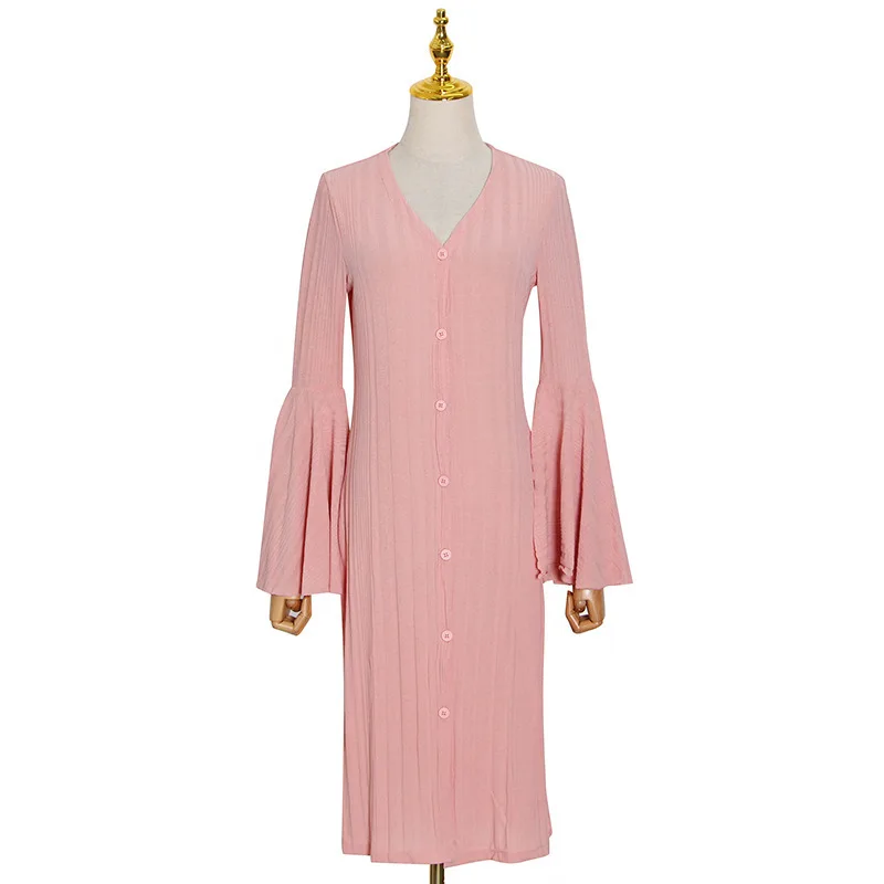Vogue of new fund of 2021 autumn leisure loose pure color sleeve v-neck horn single-breasted in long knitting cardigan
Vogue of new fund of 2021 autumn leisure loose pure color sleeve v-neck horn single-breasted in long knitting cardigan
