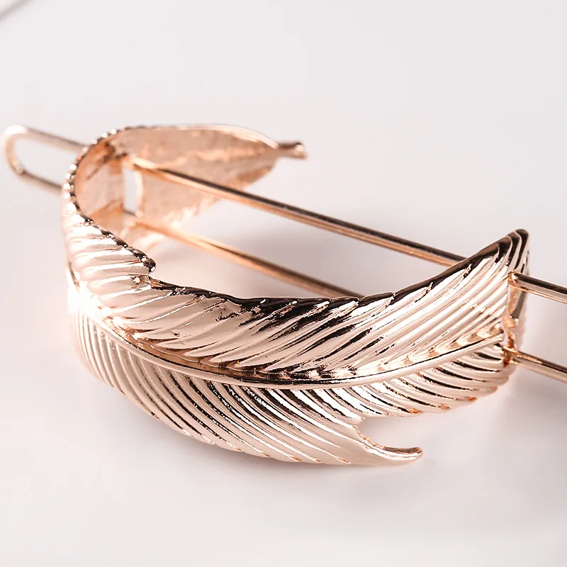 New Metal Feather Hairpin Hair Accessories Ponytail Hair Stick Fixed Headdress Elegant Temperament Hair Clip Jewelry
New Metal Feather Hairpin Hair Accessories Ponytail Hair Stick Fixed Headdress Elegant Temperament Hair Clip Jewelry