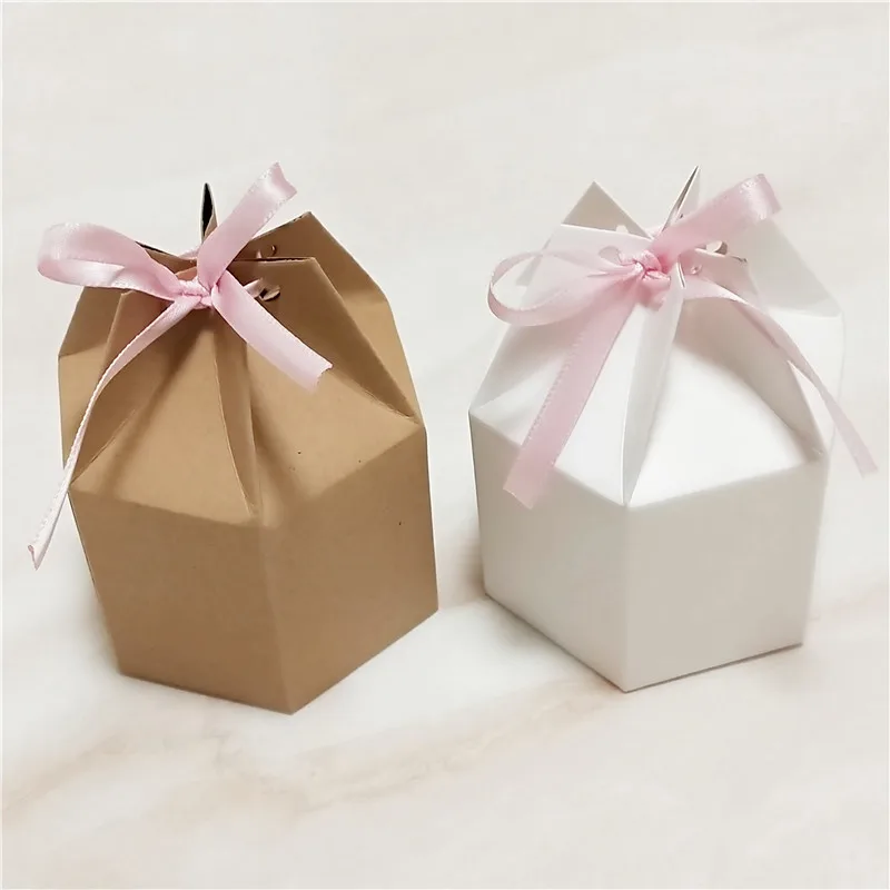 2020 New Arrival 24pcs/lot hexagonal carton packaging candy box kraft paper wedding candy box accessories boxes 9.5*6.8cm
2020 New Arrival 24pcs/lot hexagonal carton packaging candy box kraft paper wedding candy box accessories boxes 9.5*6.8cm