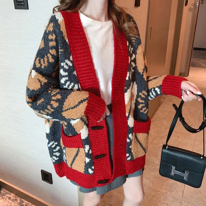 Sweater jacket female 2020 autumn and winter new women's loose loose V-neck horn buckle cardigan lazy wind thickening tide 
Sweater jacket female 2020 autumn and winter new women's loose loose V-neck horn buckle cardigan lazy wind thickening tide