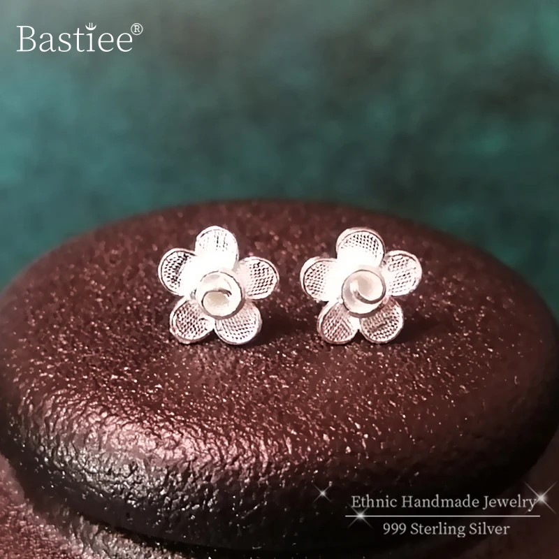 Small Flower 999 Sterling Silver Stud Earrings For Women Earings Studs Handmade Miao Silver Luxury Jewelry Ear Tips Ethnic
Small Flower 999 Sterling Silver Stud Earrings For Women Earings Studs Handmade Miao Silver Luxury Jewelry Ear Tips Ethnic