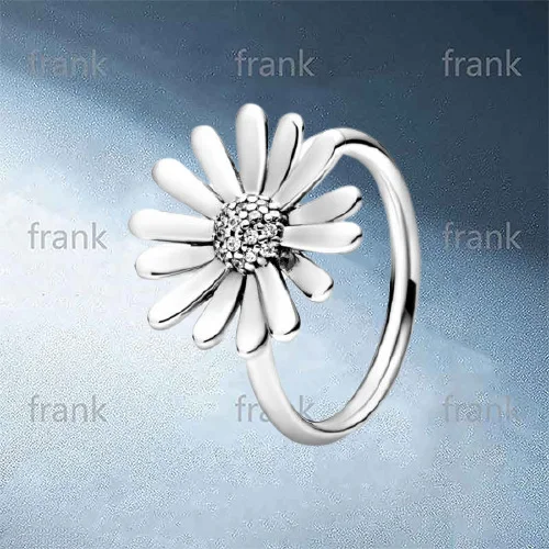 198817C01 Pave Daisy Flower Statement Ring 
198817C01 Pave Daisy Flower Statement Ring