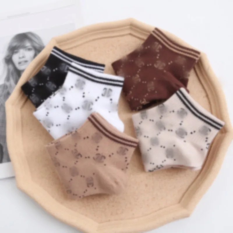 European Station G Letter Double Needle Tide Sock In Tube Women's Sock Explosive Calf Tide Brand Sports Fashion Bright Stockings
European Station G Letter Double Needle Tide Sock In Tube Women's Sock Explosive Calf Tide Brand Sports Fashion Bright Stockings
