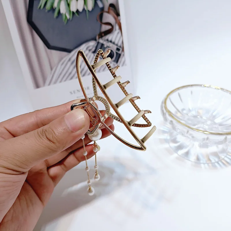 Women Elegant Tassel Hair Claw Geometry Alloy Hair Clips Headband Girl Hairpin Pearl Hair Accessories Barrettes Hair Crab
Women Elegant Tassel Hair Claw Geometry Alloy Hair Clips Headband Girl Hairpin Pearl Hair Accessories Barrettes Hair Crab