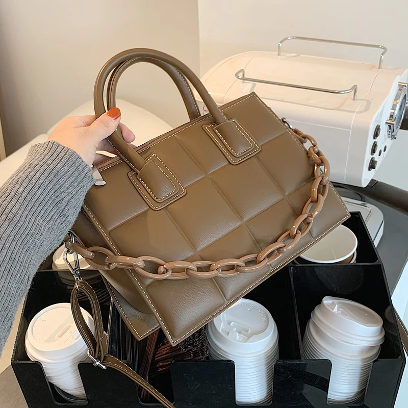 chain handbag new fashion high quality PU soft leather women's designer shoulder messenger bag
chain handbag new fashion high quality PU soft leather women's designer shoulder messenger bag