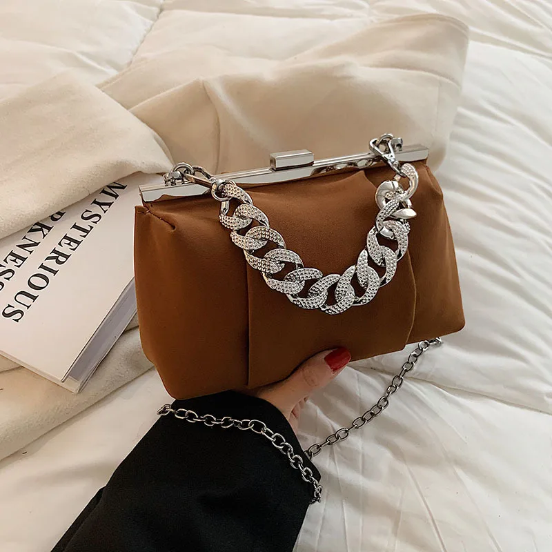 Street Fashion Underarm Bag Metal Chain Rhinestone 2021 Autumn and Winter Frosted Diagonal Bag Women Bags Square Bag Satchels
Street Fashion Underarm Bag Metal Chain Rhinestone 2021 Autumn and Winter Frosted Diagonal Bag Women Bags Square Bag Satchels