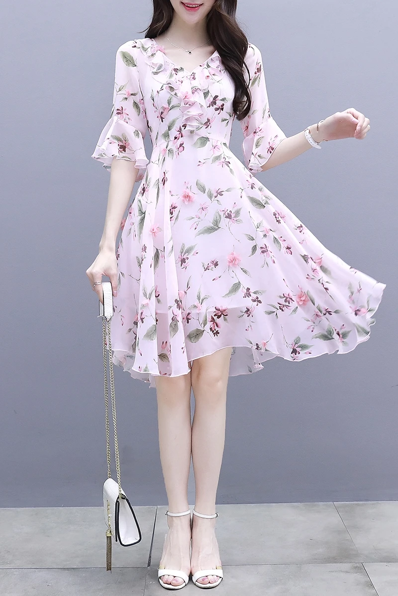 2020 summer new women's Korean fashion V-neck pink chiffon floral dress women Office Lady Polyester Knee-Length 
2020 summer new women's Korean fashion V-neck pink chiffon floral dress women Office Lady Polyester Knee-Length