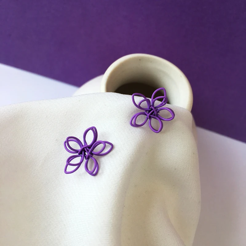S925 needle Modern Jewelry Purple Stud Earrings Sweet Korean Temperament Metal Wire Coating Flower Earrings For Girl Student
S925 needle Modern Jewelry Purple Stud Earrings Sweet Korean Temperament Metal Wire Coating Flower Earrings For Girl Student