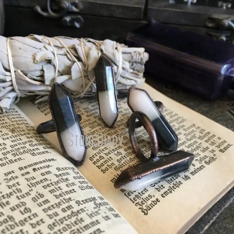 RM39971 Crystal Wand Black & White Agate Ring Witchy Jewelry Copper Electroformed Ring Gypsy Jewelry Black Crystal Ring
RM39971 Crystal Wand Black & White Agate Ring Witchy Jewelry Copper Electroformed Ring Gypsy Jewelry Black Crystal Ring