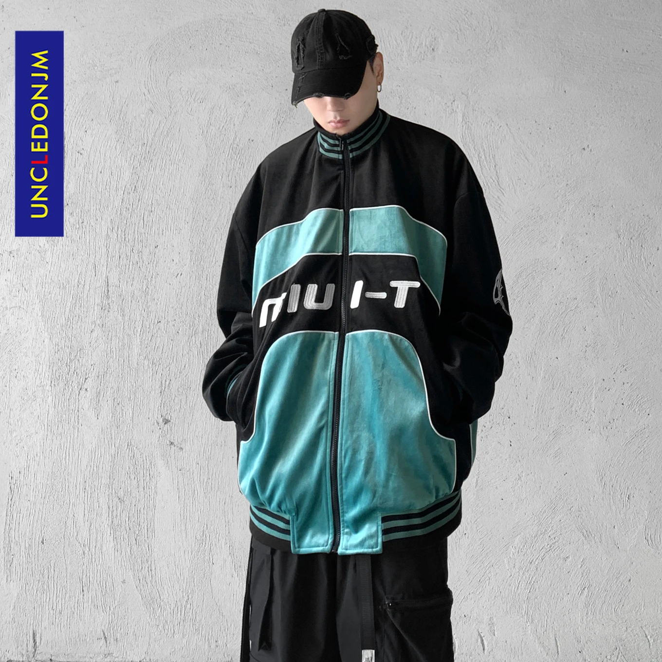 UNCLEDONJM Embroidered velvet jacket korean style men zip up coat mens fashion clothing trends jackets for men
UNCLEDONJM Embroidered velvet jacket korean style men zip up coat mens fashion clothing trends jackets for men
