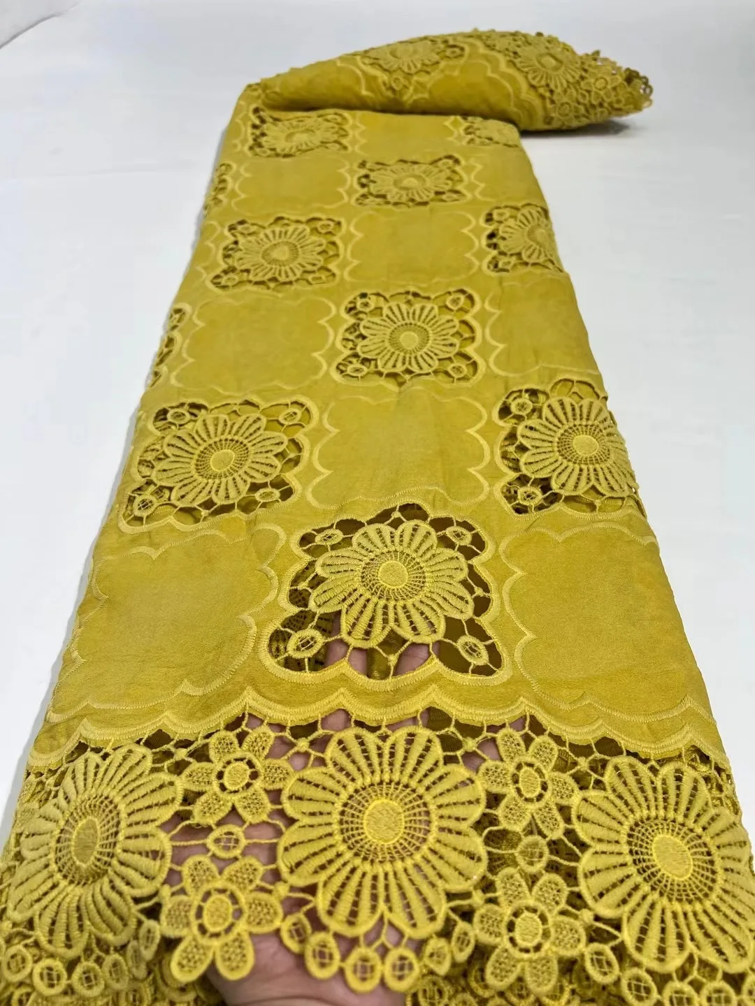 Hot Sale African Laser Cutting Chiffon Lace Fabric 2021 High Quality Water Soluble French Lace Fabric For Party Dress Materials
Hot Sale African Laser Cutting Chiffon Lace Fabric 2021 High Quality Water Soluble French Lace Fabric For Party Dress Materials