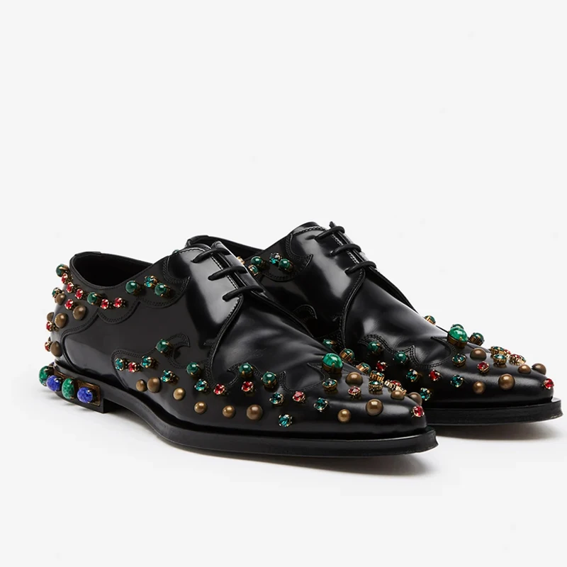 Мужские кожаные туфли со шнуровкой и заклепками 
Мужские кожаные туфли со шнуровкой и заклепками