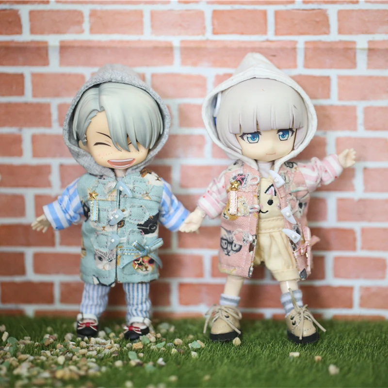 Obitsu11 кукла ob11 куклы красота узел свинья 1/12 BJD глина ручка может носить пальто с принтом кота кукла аксессуары для кукольной одежды
Obitsu11 кукла ob11 куклы красота узел свинья 1/12 BJD глина ручка может носить пальто с принтом кота кукла аксессуары для кукольной одежды