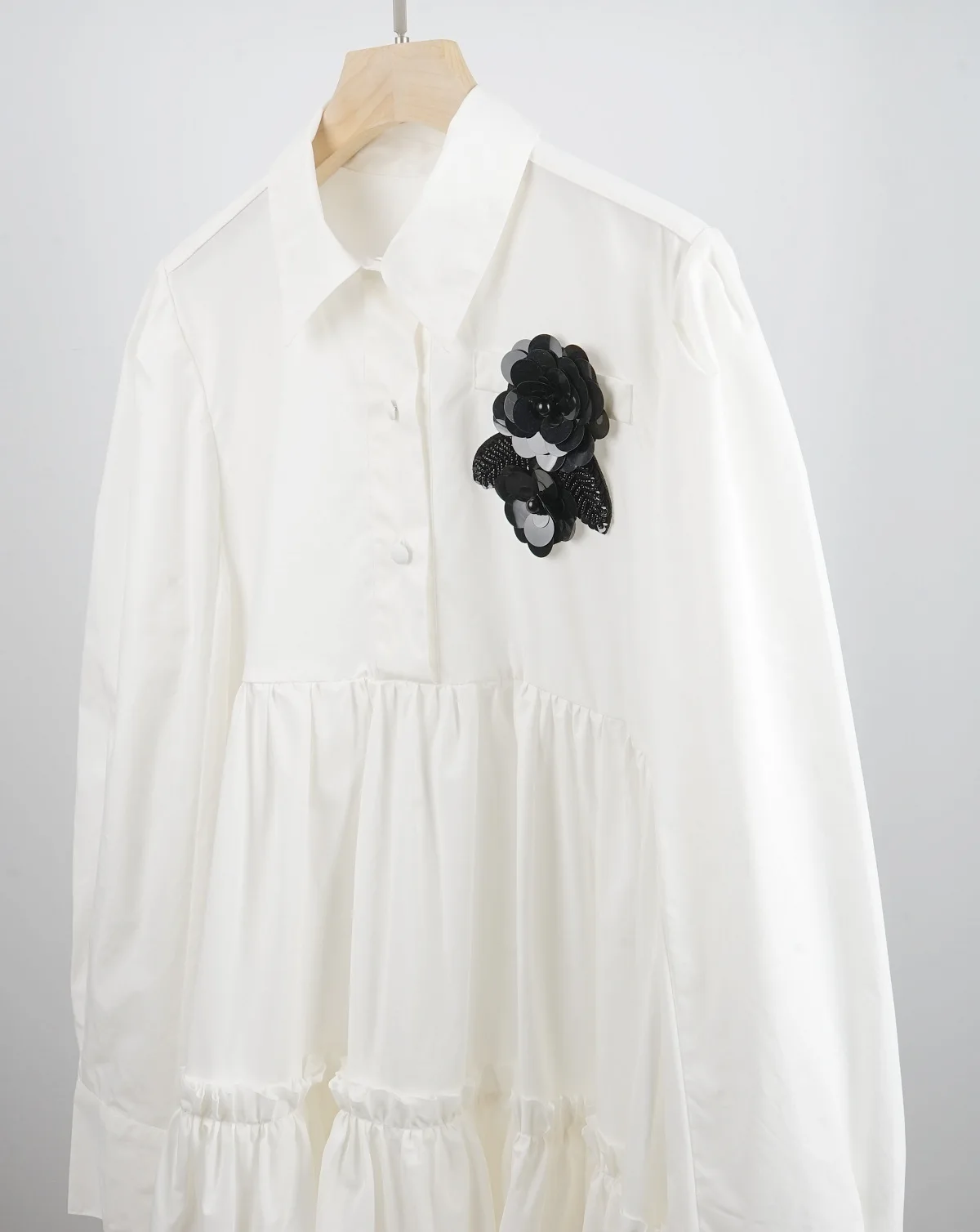 High Quality 21 Early Spring Women New Milky White Shirt Loose and Thin Large Swing Pleated Party Dress
High Quality 21 Early Spring Women New Milky White Shirt Loose and Thin Large Swing Pleated Party Dress