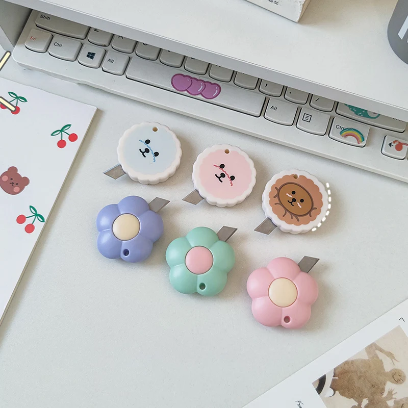 1Pc Flower Mini Utility Knife Student Art Supplies DIY Tools Creative Stationery School Supplies Art Cutter Paper Knife
1Pc Flower Mini Utility Knife Student Art Supplies DIY Tools Creative Stationery School Supplies Art Cutter Paper Knife
