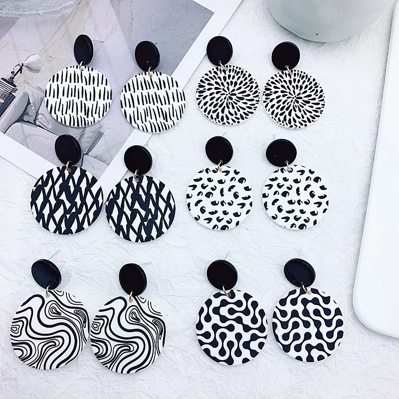 Acrylic Round Shape Drop Earrings Black White Line Embossed Exaggerated Punk Neo-gothic Dangler Trend Party Women Jewelry
Acrylic Round Shape Drop Earrings Black White Line Embossed Exaggerated Punk Neo-gothic Dangler Trend Party Women Jewelry
