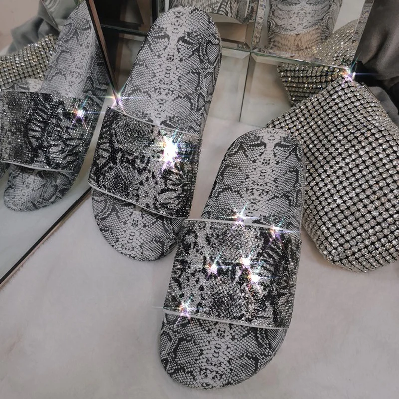 Women Slippers 2021 Summer Shoes for Women Crystal Rhinestone Sandals Women flip flop Fashion Color matching Ladies Slides
Women Slippers 2021 Summer Shoes for Women Crystal Rhinestone Sandals Women flip flop Fashion Color matching Ladies Slides