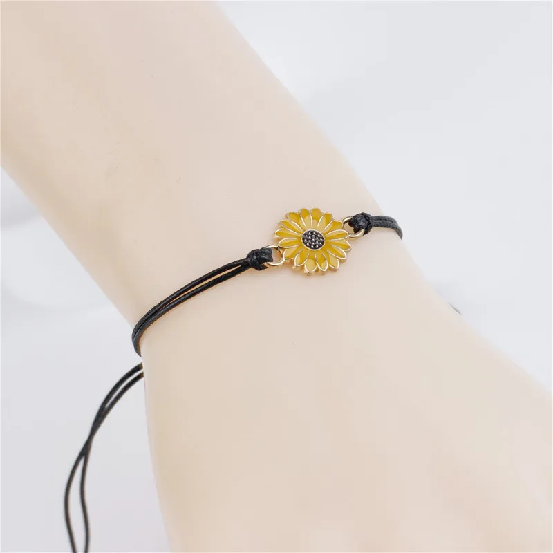 European And American Fashion Trend Sunflower Bracelet European And American Popular Daisy Wax Rope Woven Bracelet
European And American Fashion Trend Sunflower Bracelet European And American Popular Daisy Wax Rope Woven Bracelet