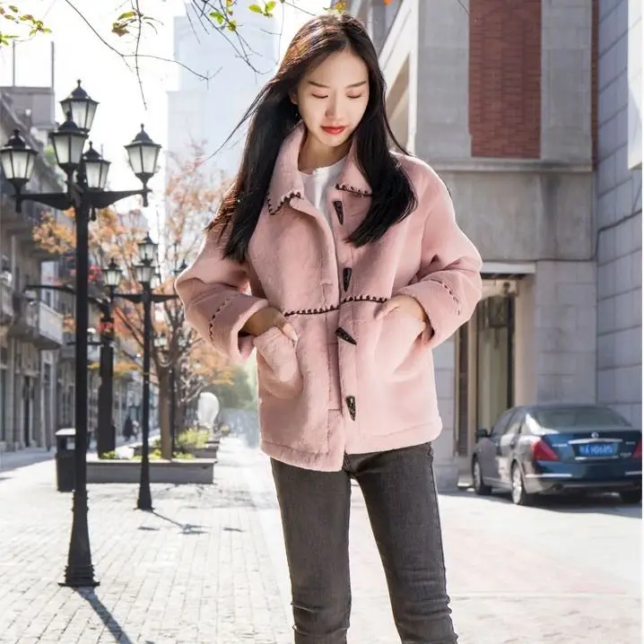 Korean doll collar horn buckle embroidery color color loose imitation mink velvet fur one-piece coat female short man
Korean doll collar horn buckle embroidery color color loose imitation mink velvet fur one-piece coat female short man