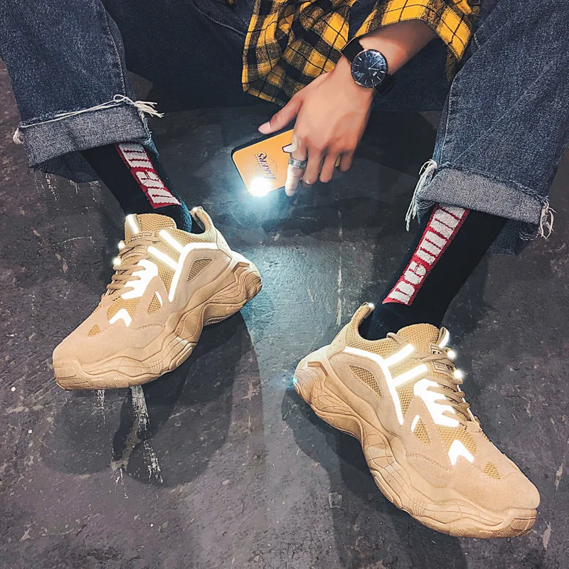 Men Casual Shoes Outdoor Fashion Reflective light Comfortable Sneakers for Men Leisure Sneaker Flats Zapatillas Hombre A55-72
Men Casual Shoes Outdoor Fashion Reflective light Comfortable Sneakers for Men Leisure Sneaker Flats Zapatillas Hombre A55-72