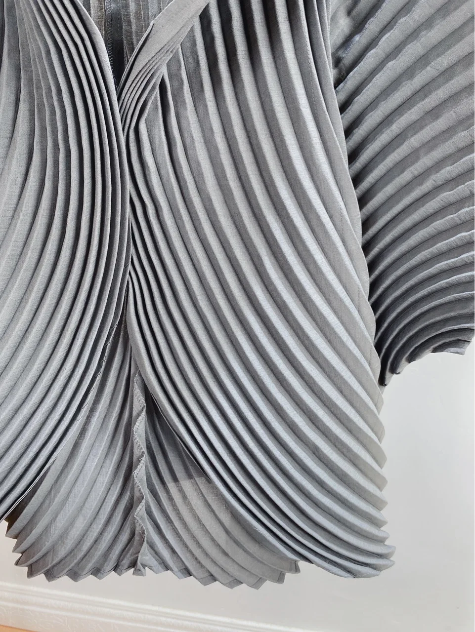 Miyake Pleated Jacket For Women 45-75KG 2020 Autumn Solid Color Turn Down Collar Batwing Sleeves Loose Belted Plus Size Cardigan
Miyake Pleated Jacket For Women 45-75KG 2020 Autumn Solid Color Turn Down Collar Batwing Sleeves Loose Belted Plus Size Cardigan