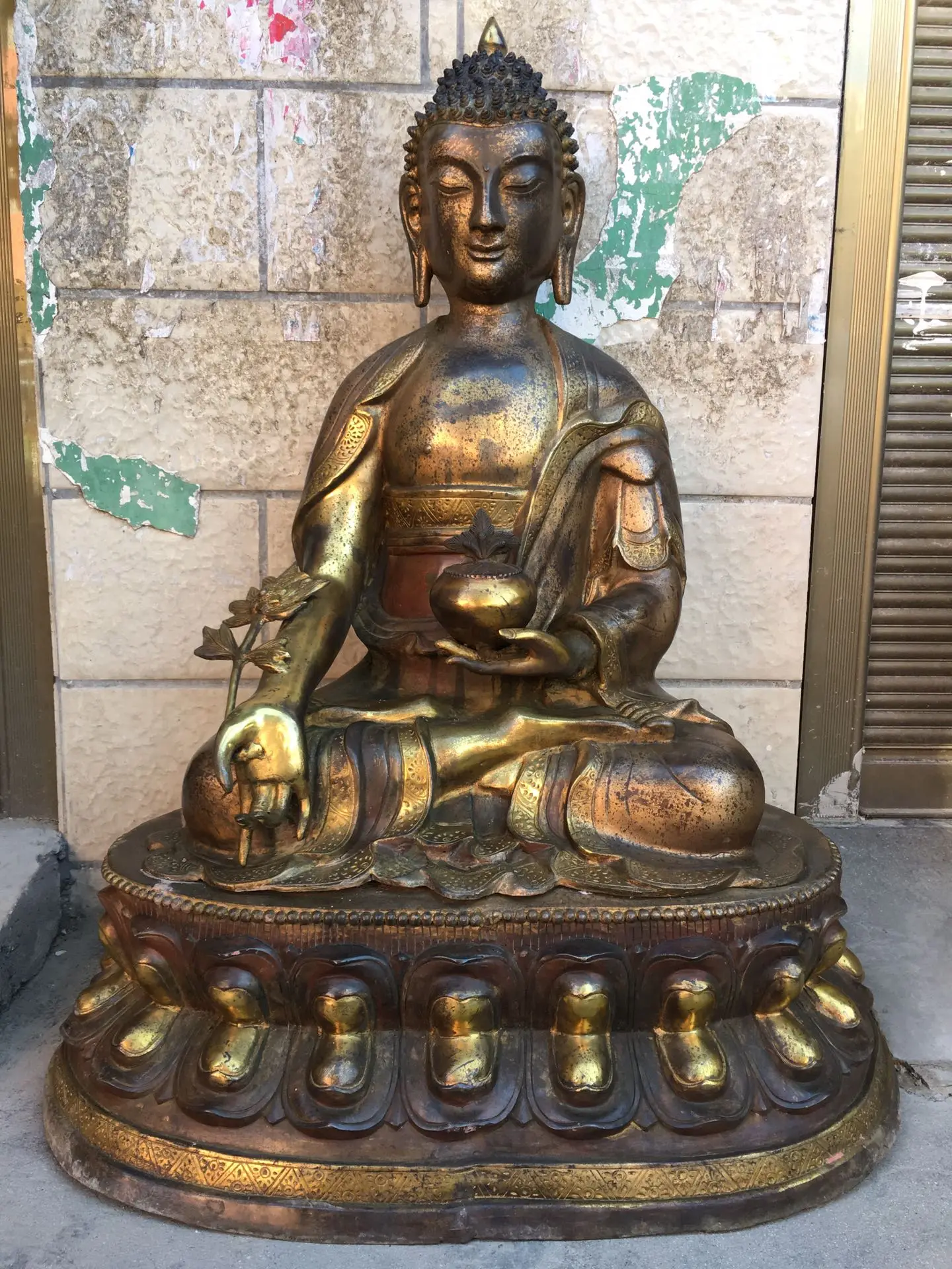 36"Chinese Folk Collection Old Bronze Lacquer Cinnabar Medicine Buddha Shakyamuni Sitting Buddha Ornaments Town House Exorcism
36"Chinese Folk Collection Old Bronze Lacquer Cinnabar Medicine Buddha Shakyamuni Sitting Buddha Ornaments Town House Exorcism