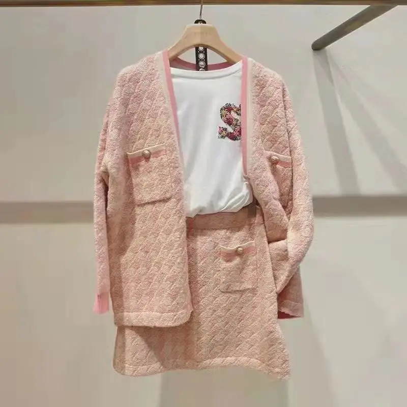 Women Sweater 2021 Autumn and Winter New College Style Loose Houndstooth Jacquard Jacket Cardigan + Skirt
Women Sweater 2021 Autumn and Winter New College Style Loose Houndstooth Jacquard Jacket Cardigan + Skirt