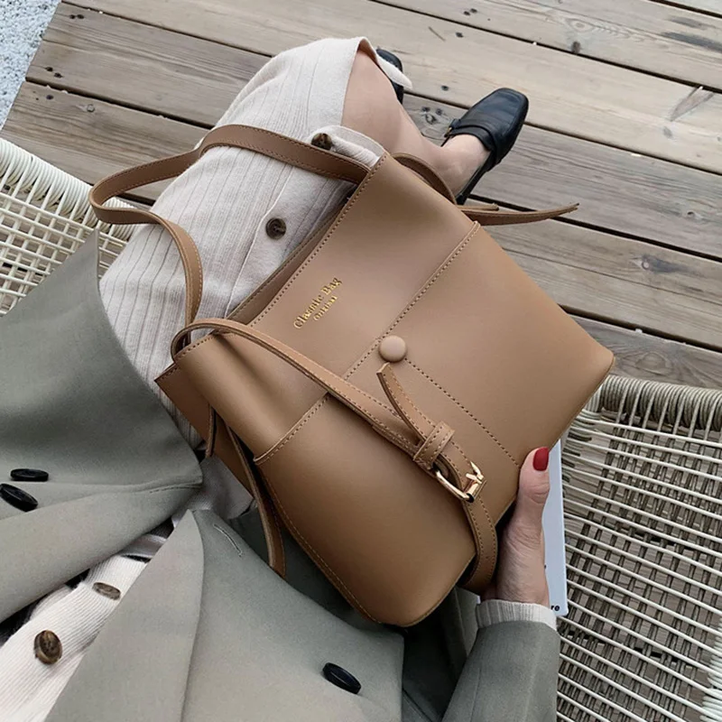 Casaul Buckets Bags for Women 2021 Designer Ladies Shoulder Bags Luxury Soft Pu Leather Large Capacity Crossbody Bag
Casaul Buckets Bags for Women 2021 Designer Ladies Shoulder Bags Luxury Soft Pu Leather Large Capacity Crossbody Bag