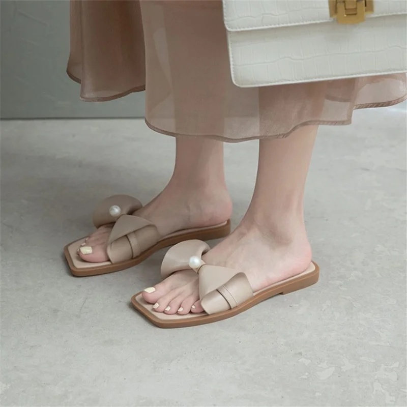 Women Slippers Bowknot Pearl Flat Bottom Square Toe Muller Female Shoes Shallow Open Toe Slip-on Office Lady Sexy Sandalias Girl
Women Slippers Bowknot Pearl Flat Bottom Square Toe Muller Female Shoes Shallow Open Toe Slip-on Office Lady Sexy Sandalias Girl