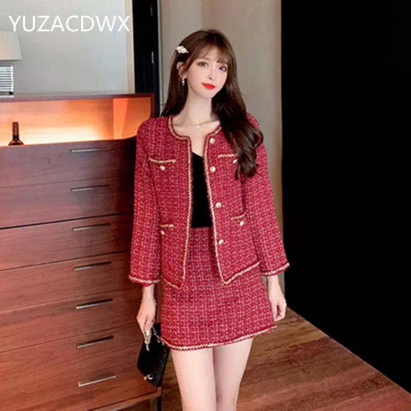 YUZACDWX High Quality Autumn Fashion Casual Long Sleeve Coat+High Waist Mini Skirt Women Red Tweed Two Piece Set Winter 2021
YUZACDWX High Quality Autumn Fashion Casual Long Sleeve Coat+High Waist Mini Skirt Women Red Tweed Two Piece Set Winter 2021
