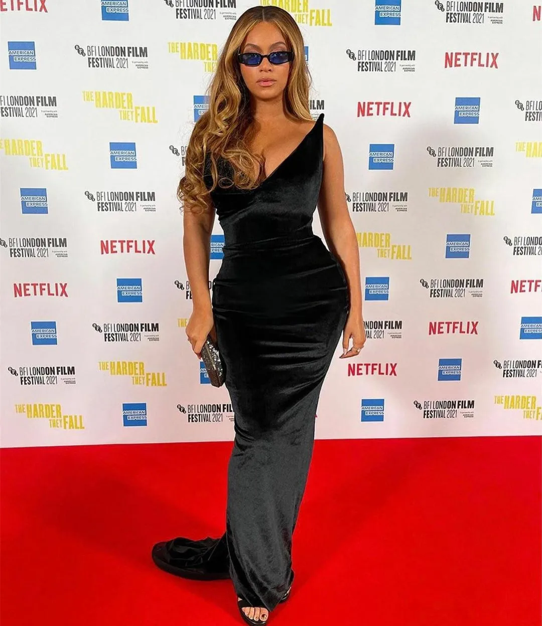 Women's Long Black Velvet Celebrity Inspiration Dresses Sexy Mermaid V-Neck Robe De Soiree Floor Length Formal Dresses
Women's Long Black Velvet Celebrity Inspiration Dresses Sexy Mermaid V-Neck Robe De Soiree Floor Length Formal Dresses