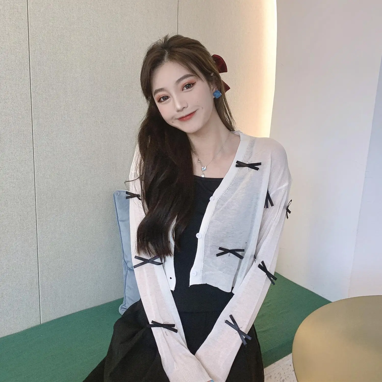 618 SaleKorean Autumn Women Sunscreen Coat Long Sleeve Tops Sweet Bow Solid Color Thin Casual Loose V-Neck Knitting Coat
618 SaleKorean Autumn Women Sunscreen Coat Long Sleeve Tops Sweet Bow Solid Color Thin Casual Loose V-Neck Knitting Coat