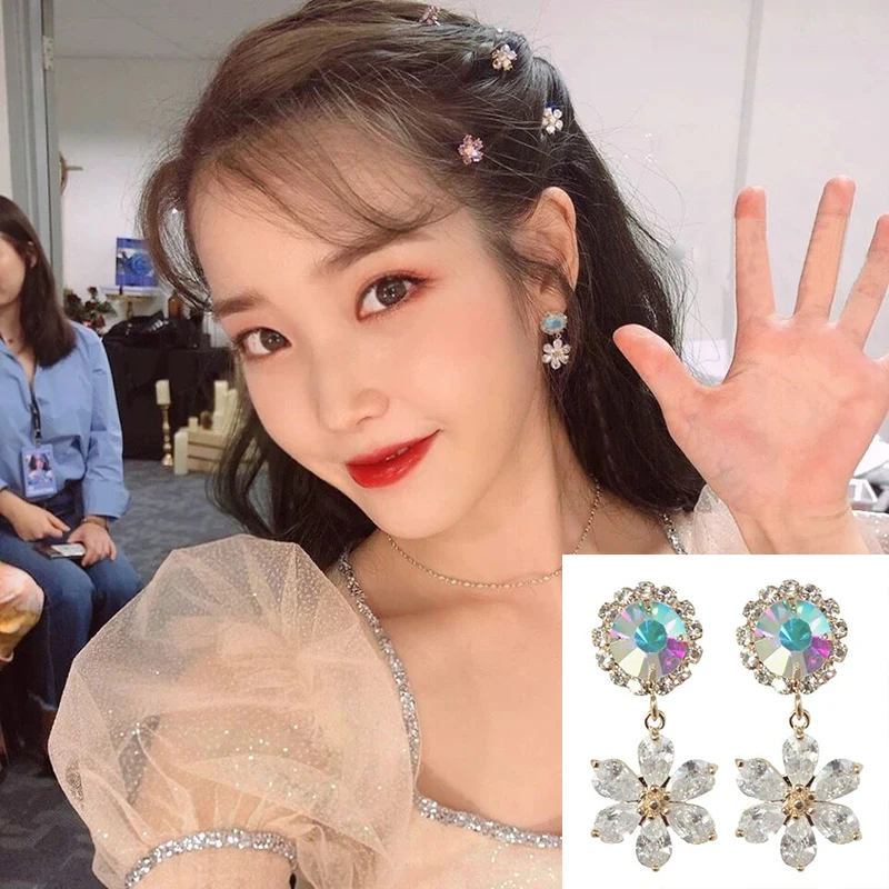 Korean TV Star Shiny Crystal Statement Dangle Earrings Flower Petal Earrings For Women Fashion Zircon Snowflake Drop Earrings
Korean TV Star Shiny Crystal Statement Dangle Earrings Flower Petal Earrings For Women Fashion Zircon Snowflake Drop Earrings